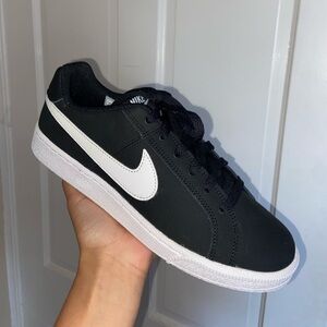 Womans Nike Court Royale